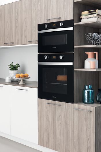 Indesit Forno Da incasso IFW 4844 H BL Elettrico A+ Lifestyle perspective
