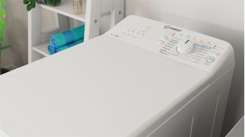 Indesit Lavabiancheria A libera installazione BTW L50300 IT/N Bianco Carica dall'alto D Lifestyle perspective