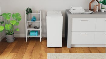Indesit Lavabiancheria A libera installazione BTW L72200 IT/N Bianco Carica dall'alto E Lifestyle frontal