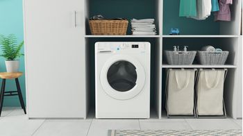 Indesit-Lavabiancheria-A-libera-installazione-BWA-71052X-W-IT-N-Bianco-Carica-frontale-E-Lifestyle-frontal