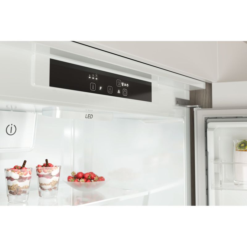 Indesit-Combinazione-Frigorifero-Congelatore-Da-incasso-IND-401-Bianco-2-porte-Lifestyle-control-panel