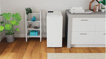 Indesit Lavabiancheria A libera installazione BTW B7220P IT/N Bianco Carica dall'alto E Lifestyle frontal