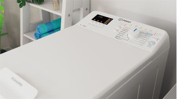 Indesit Lavabiancheria A libera installazione BTW S6230P IT/N Bianco Carica dall'alto D Lifestyle perspective