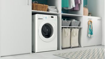 Indesit Lavabiancheria A libera installazione BWA 81284X W IT N Bianco Carica frontale C Lifestyle perspective