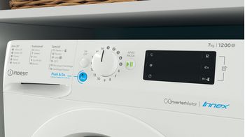 Indesit-Lavabiancheria-A-libera-installazione-BWE-71283X-W-IT-N-Bianco-Carica-frontale-D-Lifestyle-control-panel