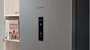 Indesit Combinazione Frigorifero/Congelatore A libera installazione INFC8 TO32X Inox 2 porte Lifestyle control panel