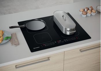 Indesit Piano cottura IB 65B60 NE Nero Induction vitroceramic Lifestyle perspective