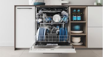 Indesit-Lavastoviglie-Da-incasso-DIE-2B19-A-S-Totalmente-integrato-F-Lifestyle-frontal-open