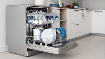 Indesit-Lavastoviglie-A-libera-installazione-DFE-1B19-S-A-libera-installazione-F-Lifestyle-perspective-open