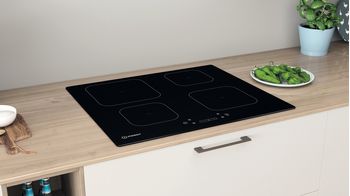 Indesit Piano cottura IS 83Q60 NE Nero Induction vitroceramic Lifestyle perspective
