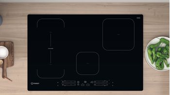 Indesit Piano cottura IB 21B77 NE Nero Induction vitroceramic Lifestyle frontal