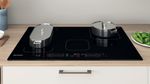 Indesit Piano cottura IB 21B77 NE Nero Induction vitroceramic Lifestyle frontal top down