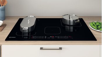 Indesit Piano cottura IB 21B77 NE Nero Induction vitroceramic Lifestyle frontal top down