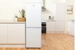 Indesit Combinazione Frigorifero/Congelatore A libera installazione NCAA 55 Bianco 2 porte Lifestyle frontal