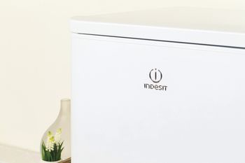 Indesit Combinazione Frigorifero/Congelatore A libera installazione NCAA 55 Bianco 2 porte Lifestyle detail