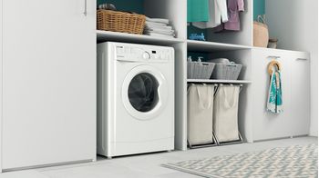 Indesit Lavabiancheria A libera installazione EWSD 61251 W IT N Bianco Carica frontale F Lifestyle perspective