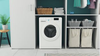 Indesit-Lavabiancheria-A-libera-installazione-BWSE-71283X-W-IT-N-Bianco-Carica-frontale-D-Lifestyle-frontal