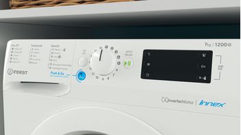 Indesit-Lavabiancheria-A-libera-installazione-BWSE-71283X-W-IT-N-Bianco-Carica-frontale-D-Lifestyle-control-panel