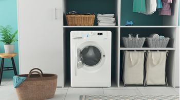 Indesit Lavabiancheria A libera installazione BWSA 61251 W IT N Bianco Carica frontale F Lifestyle frontal open