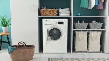 Indesit Lavabiancheria A libera installazione EWE 81283 W IT N Bianco Carica frontale D Lifestyle frontal open