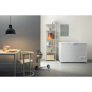 Indesit-Congelatore-A-libera-installazione-OS-1A-250-H-Bianco-Lifestyle_Frontal_Open