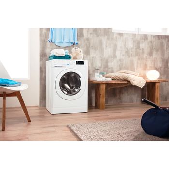 Indesit-Lavabiancheria-A-libera-installazione-BWE-81284X-WWGG-IT-Bianco-Carica-frontale-A----Lifestyle_Perspective