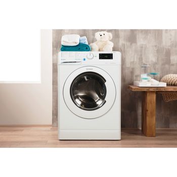 Indesit-Lavabiancheria-A-libera-installazione-BWE-81284X-WWGG-IT-Bianco-Carica-frontale-A----Lifestyle_Frontal