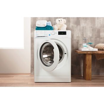 Indesit-Lavabiancheria-A-libera-installazione-BWE-81284X-WWGG-IT-Bianco-Carica-frontale-A----Lifestyle_Frontal_Open