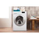 Indesit-Lavabiancheria-A-libera-installazione-BWE-81284X-WSSS-IT-Bianco-Carica-frontale-A----Lifestyle_Frontal