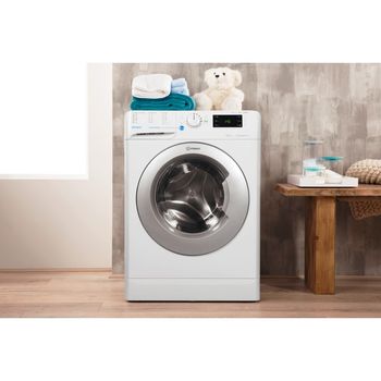 Indesit-Lavabiancheria-A-libera-installazione-BWE-81284X-WSSS-IT-Bianco-Carica-frontale-A----Lifestyle_Frontal