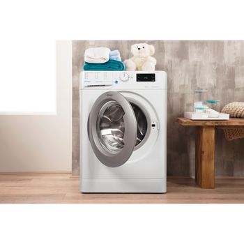 Indesit-Lavabiancheria-A-libera-installazione-BWE-81284X-WSSS-IT-Bianco-Carica-frontale-A----Lifestyle_Frontal_Open