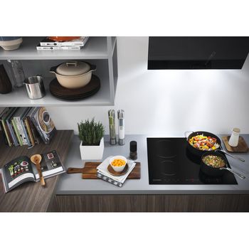 Indesit-Piano-cottura-VID-641-B-C-Nero-Induction-vitroceramic-Lifestyle-perspective