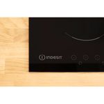 Indesit-Piano-cottura-VID-641-B-C-Nero-Induction-vitroceramic-Lifestyle-detail