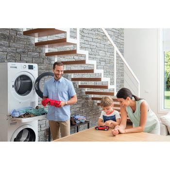 Indesit-Asciugabiancheria-YT-M11-83K-RX-EU-Bianco-Lifestyle-people