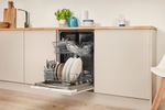 Indesit-Lavastoviglie-Da-incasso-DSIE-2B10-Totalmente-integrato-A--Lifestyle-perspective-open