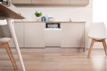 Indesit Lavastoviglie Da incasso DSIE 2B10 Totalmente integrato A+ Lifestyle frontal