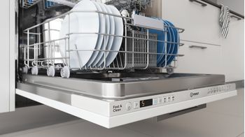 Indesit Lavastoviglie Da incasso DIO 3C24 AC E Totalmente integrato E Rack