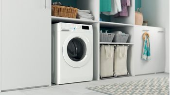 Indesit Lavabiancheria A libera installazione BWE 71285X W IT Bianco Carica frontale B Lifestyle perspective