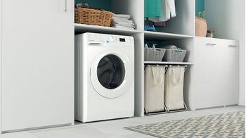 Indesit Lavabiancheria A libera installazione BWSA 7125X WV IT Bianco Carica frontale B Lifestyle perspective