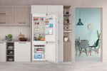 Indesit Combinazione Frigorifero/Congelatore Da incasso INC18 T111 Bianco 2 porte Lifestyle frontal open
