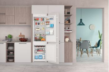Indesit Combinazione Frigorifero/Congelatore Da incasso INC18 T111 Bianco 2 porte Lifestyle frontal open