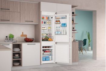 Indesit Combinazione Frigorifero/Congelatore Da incasso INC18 T111 Bianco 2 porte Lifestyle perspective open