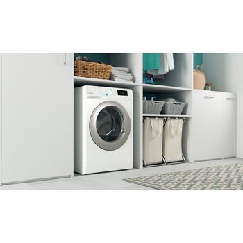 Indesit-Lavabiancheria-A-libera-installazione-BWSE-7125X-SV-IT-Bianco-Carica-frontale-B-Lifestyle-perspective