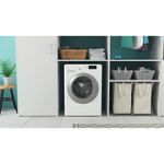 Indesit-Lavabiancheria-A-libera-installazione-BWSE-7125X-SV-IT-Bianco-Carica-frontale-B-Lifestyle-frontal