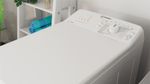 Indesit Lavabiancheria A libera installazione BTW L60400 IT Bianco Carica dall'alto C Lifestyle perspective