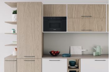 Indesit Microonde Da incasso IM K12 B Nero Elettronico 22 Microonde + grill 750 Lifestyle frontal