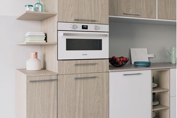 Indesit Microonde Da incasso ID K52R W Bianco Elettronico 31 Microonde + grill 1000 Lifestyle perspective