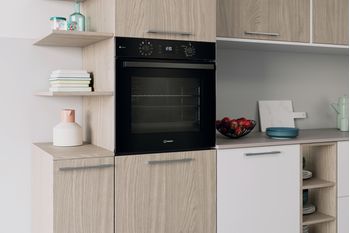 Indesit Forno Da incasso IO K78PSU B Elettrico A++ Lifestyle perspective