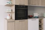 Indesit-Forno-Da-incasso-IO-K58HS-B-Elettrico-A--Lifestyle-perspective