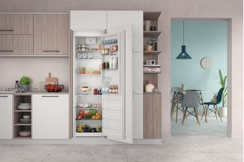 Indesit-Frigorifero-Da-incasso-INSD18A011B1-Acciaio-Lifestyle-frontal-open